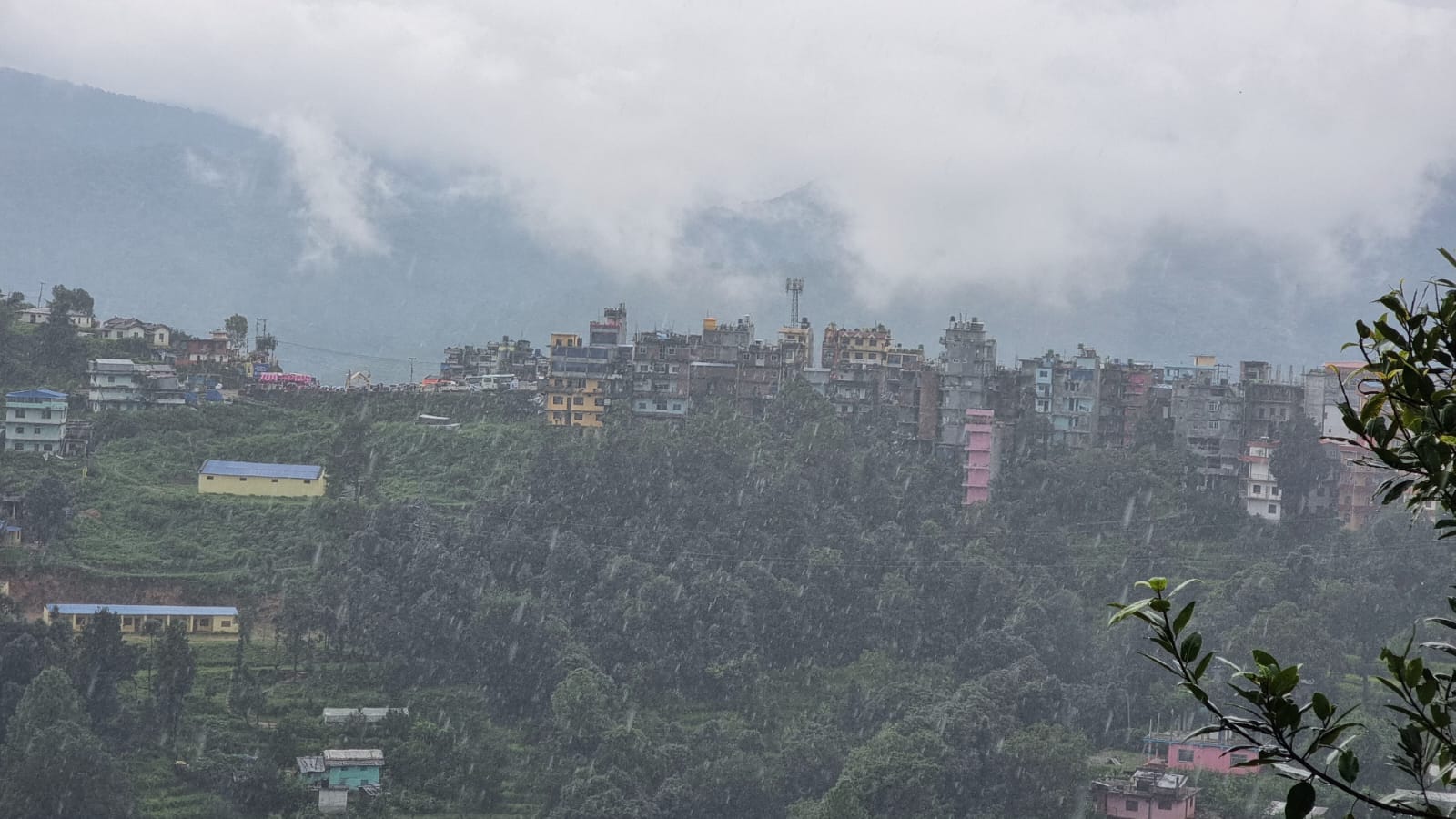 पहाडी भूभागमा आज बदली र वर्षाको सम्भावना