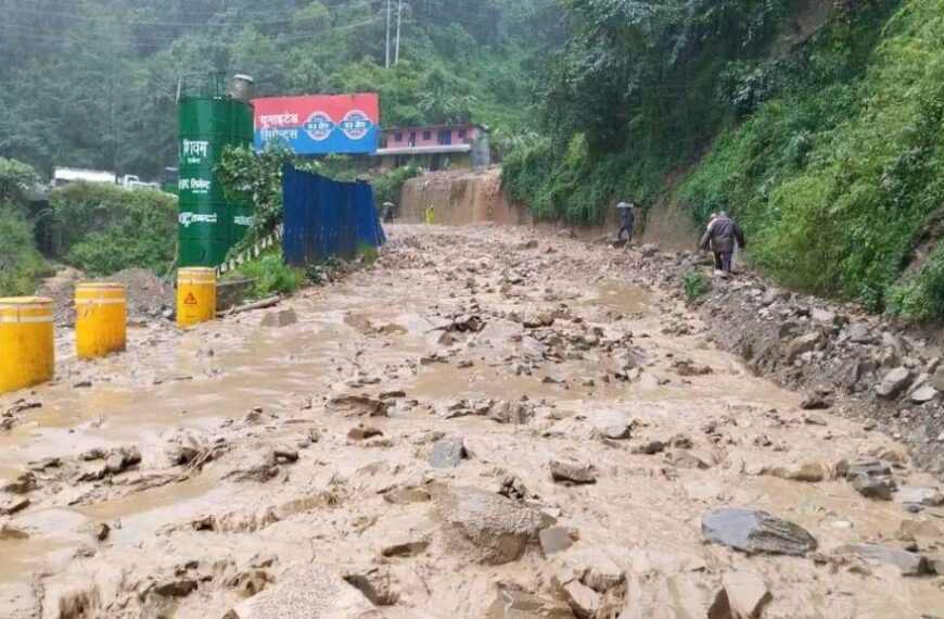 नौबिसे नागढुंगा राजमार्गको पहिरो आज हटाइने