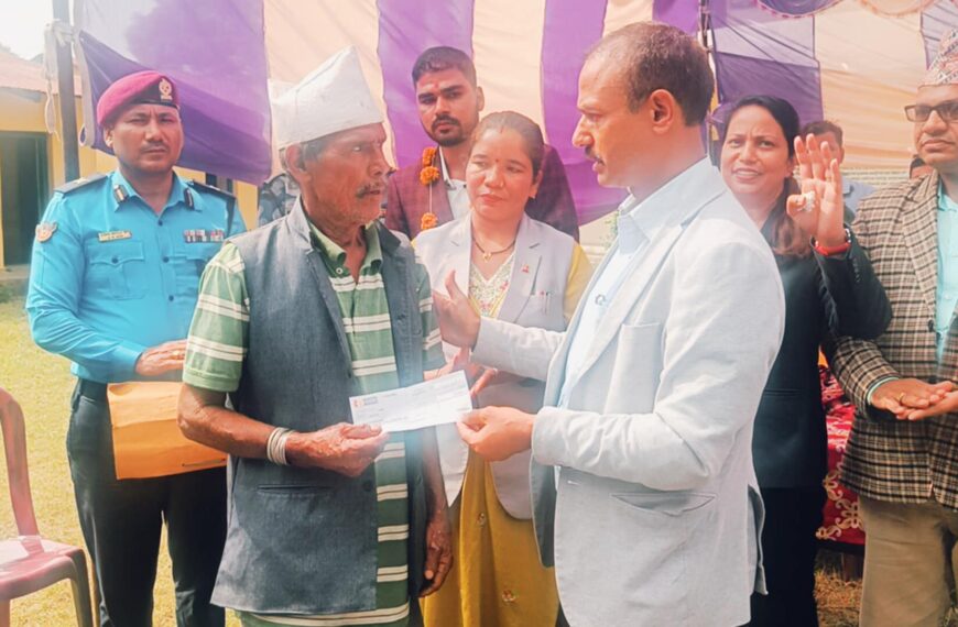 खोलाले बगाएर बेपत्ता नाबालिकाको परिवारलाई दुई लाख सहयोग