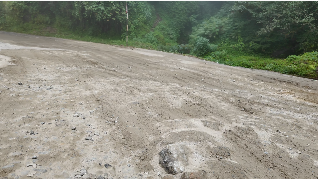 अत्तरिया-डडेल्धुरा भिमदत्त राजमार्ग बिग्रदा यात्रुलाई सास्ति (भिडियो)