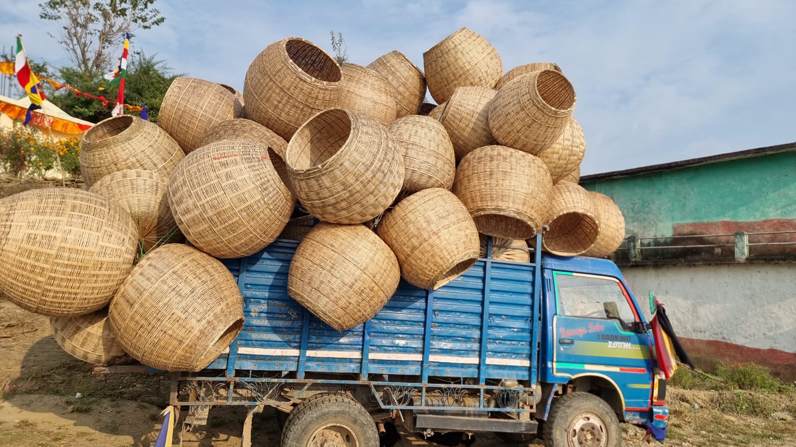 निगाँलोका सामाग्री बेचेर चाडपर्वको खर्च