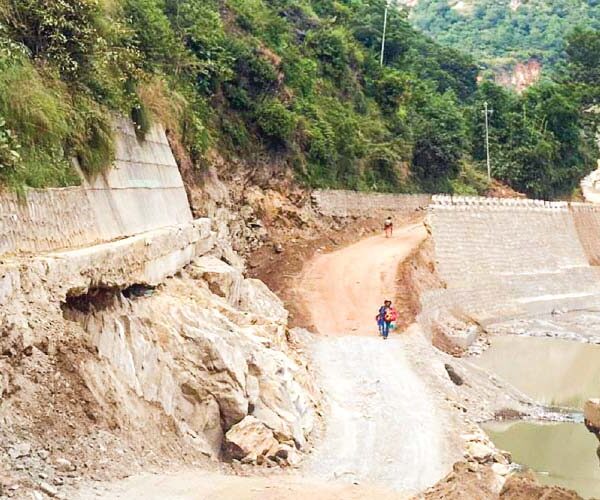 वर्षाका कारण देशभरका विभिन्न राजमार्ग अवरुद्ध, यात्रा गर्दा सतर्कता अपनाउन आग्रह