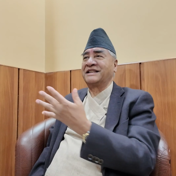 छ महिनापछि स्वदेश फर्किंदै देउवा, विमानस्थलमा सांस्कृतिक झाँकीसहित स्वागत
