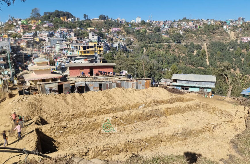 डडेल्धुरा मुकाममा निर्माण हुदै पहिलो व्यवसायीक भवन