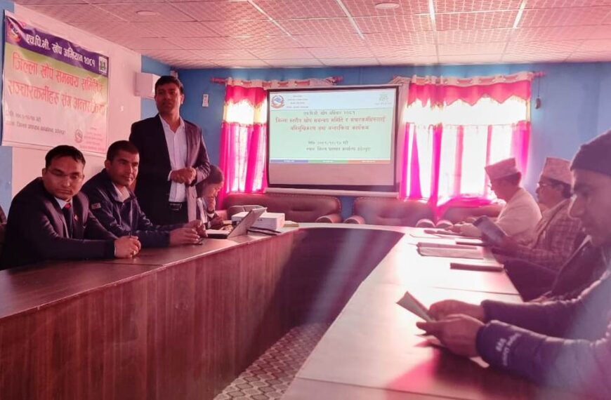 दोस्रो पटक डडेल्धुराका सबै किशोरीलाई एचपिभी खोप लगाईदै