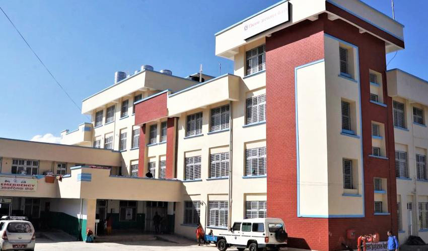 बैतडी जिल्ला अस्पतालमा स्त्रीरोग विशेषज्ञ सेवा सञ्चालन