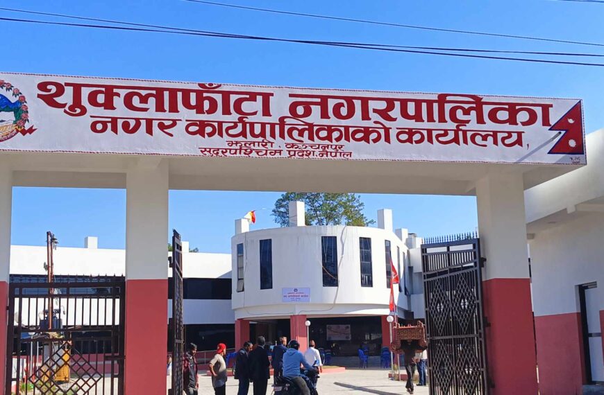 शुक्लाफाँटाका विपन्न परिवारलाई घरको छाना छाउन रकम वितरण