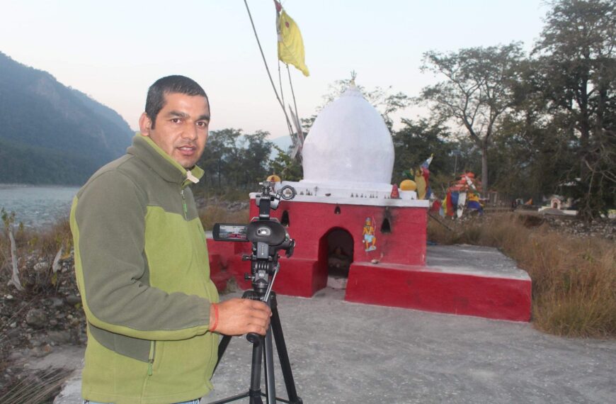 पत्रकार वरुण पनेरुले गरे तीन विद्यालयमा छात्रबृत्ति कोषको स्थापना