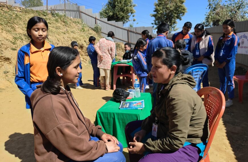 आईन्स्टाईन पब्लिक स्कुलका विद्यार्थीको स्वास्थ्य चेकजाँच विद्यालयमै