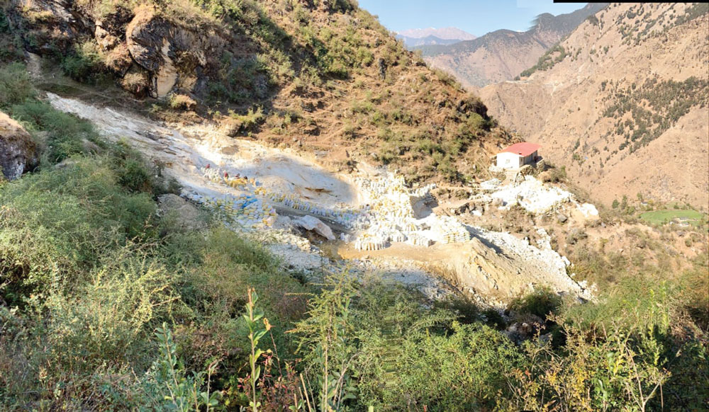 खरीखानीले गाउँमै रोजगारी