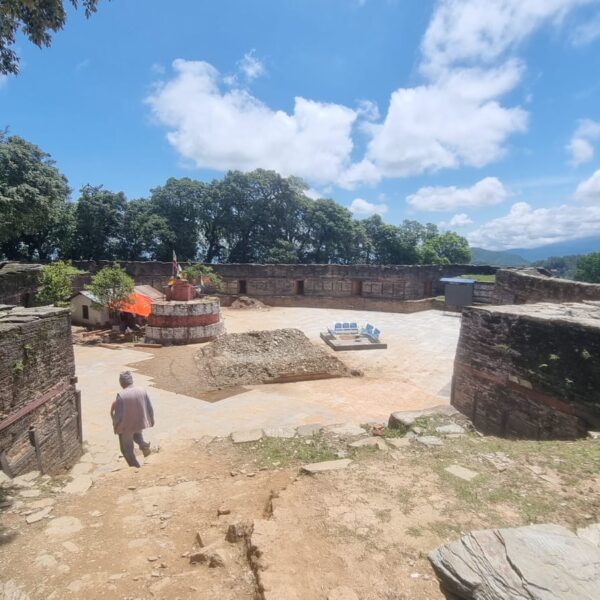 अमरगढी किल्लाको कोतघर एक वर्षमै भत्किएपछि नयाँ निर्माण गरिदै