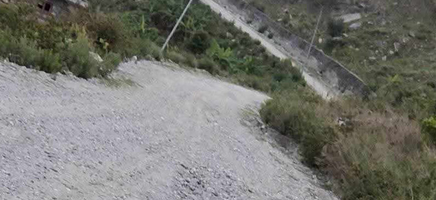 बाजुराको धुरासैन सडक पाँच वर्षदेखि अलपत्र, ठेकेदार फरार