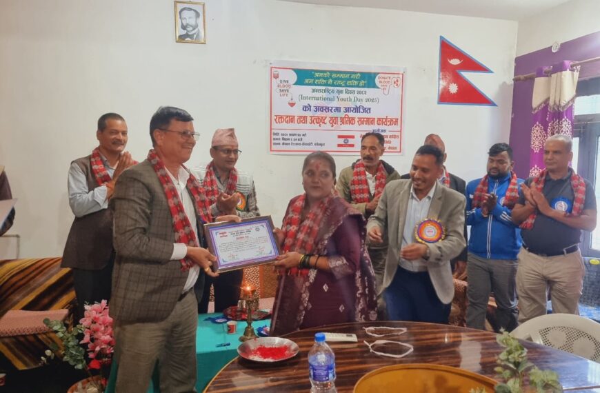 श्रमिकलाई सम्मान गर्दै मनाईयो डडेल्धुरामा अन्तराष्ट्रिय युवा दिवस