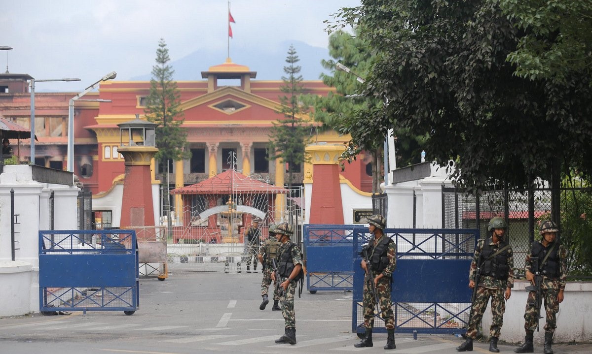 दिउँसो दुई बजेलाई सर्‍यो ९ बजेलाई बोलाइएको शीतल निवास वार्ता