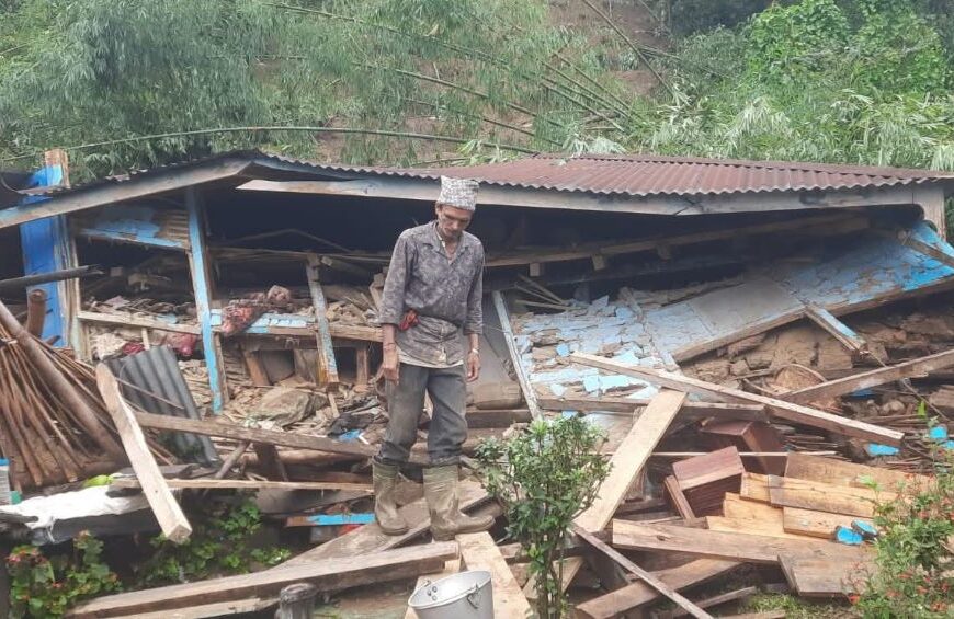 बाढी पहिरोमा इलाममा ३७ जनाको ज्यान गयो, ४ वेपत्ता