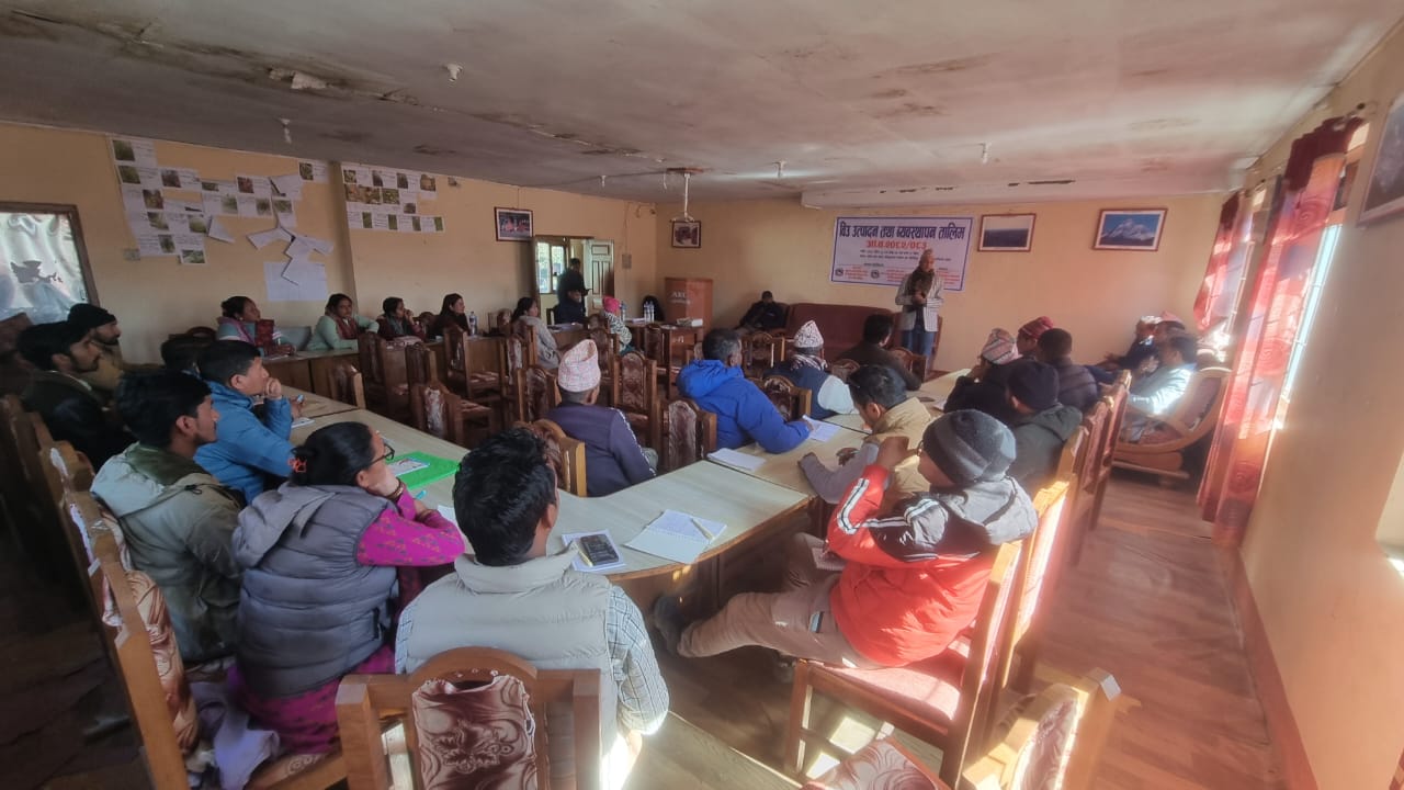 वीउको गुणस्तर र प्रमाणीकरणका लागि तालिमसहित प्रमाणपत्र दिईदै