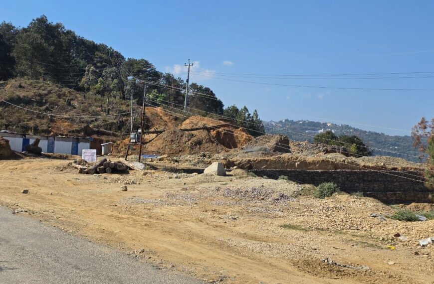 बिद्युत लाईन नसारिदा डडेल्धुरा बसपार्क निर्माण कार्य रोकियो