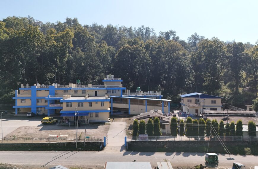 जोगबुडामा झाडापखालाले सात वर्षीय बालकको मृत्यु, तीन जना अस्पताल भर्ना