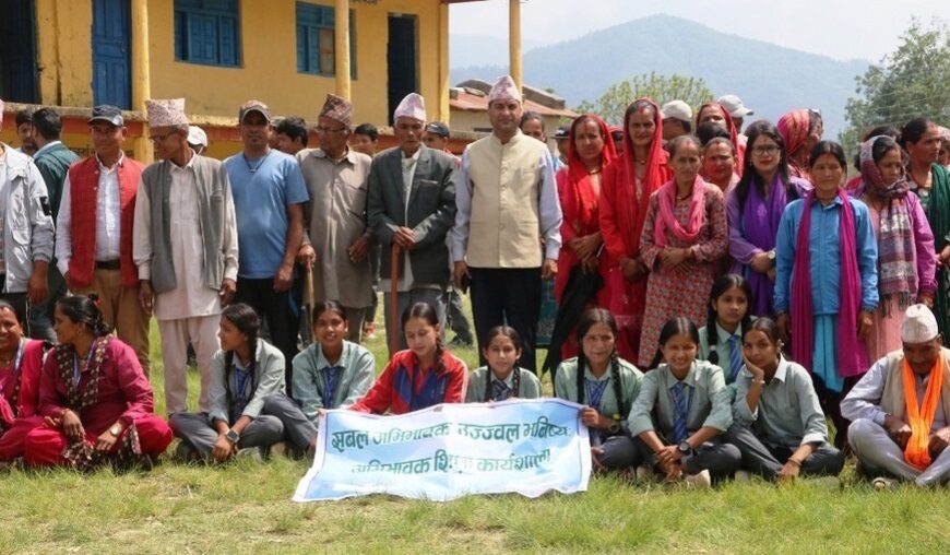 स्वस्थ मस्तिष्क, सबल विद्यार्थी अभियानः डडेल्धुरामा अभिभावकलाई पनि कक्षामा बसाइँदै