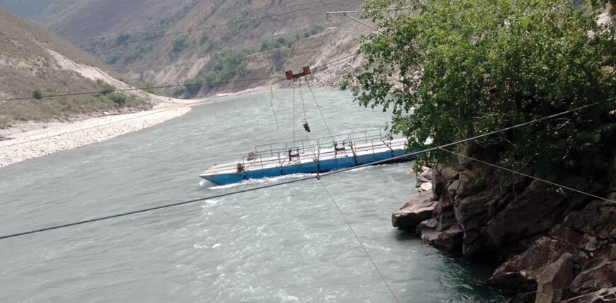 फेरीको पर्खाइमा बाजुराका स्याउ किसान