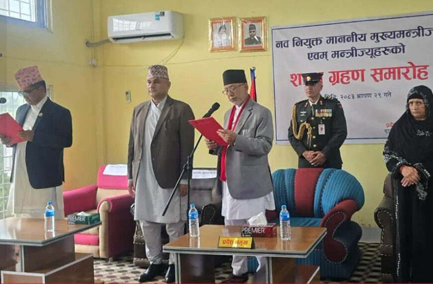 सुदूरपश्चिममा सत्ता समीकरण फेरियो, खगराज भट्ट मुख्यमन्त्री बनेः एमालेका ४&hellip;