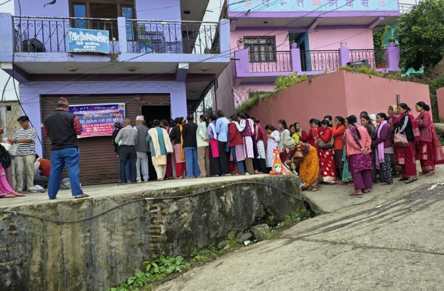 चिनी प्रतिकेजी ५० रुपैयाँ सस्तो पाएपछि साल्ट ट्रेडिङमा उपभोक्ताको भीड