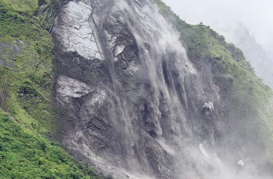 अपिहिमालमा पहिरो, चौलानी नदी थुनिन सक्ने जोखिम